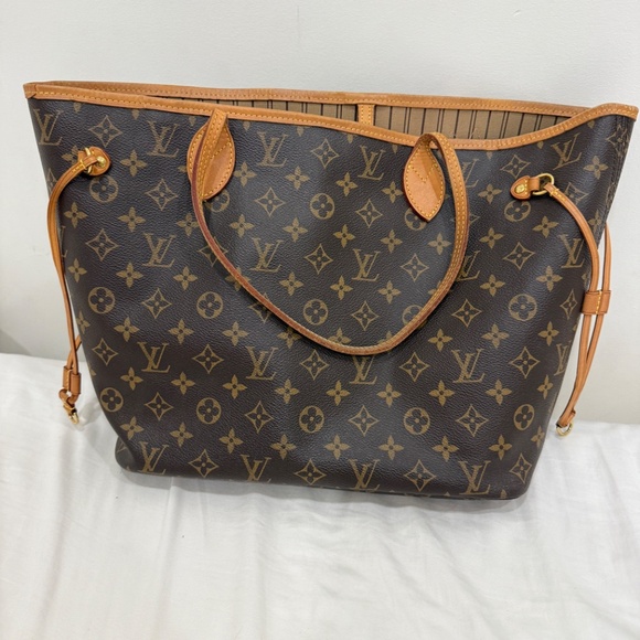 Louis Vuitton Neverfull MM - Picture 11 of 12